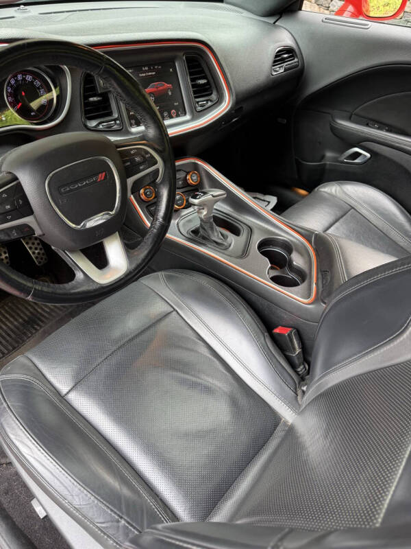 2016 Dodge Challenger SXT Plus