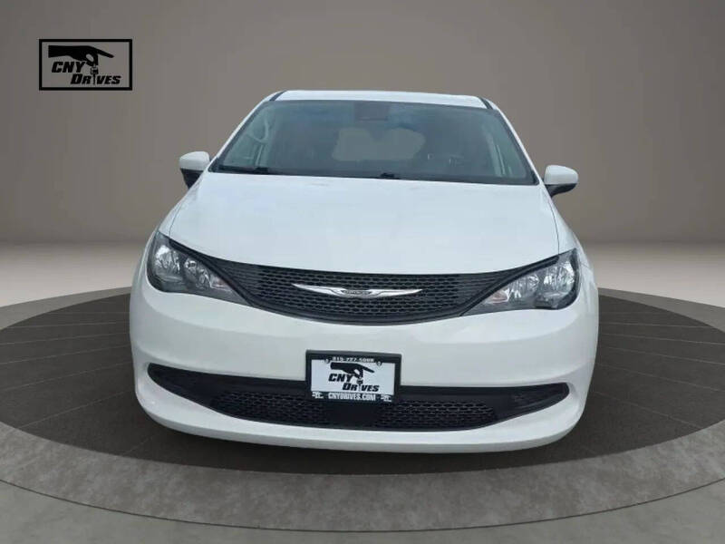 2022 Chrysler Voyager LX