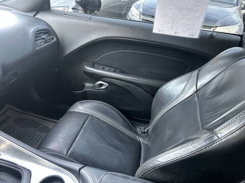 2016 Dodge Challenger SXT Plus