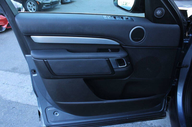 2020 Land Rover Discovery Landmark Edition