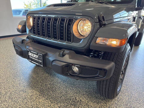 2025 Jeep Gladiator Sport