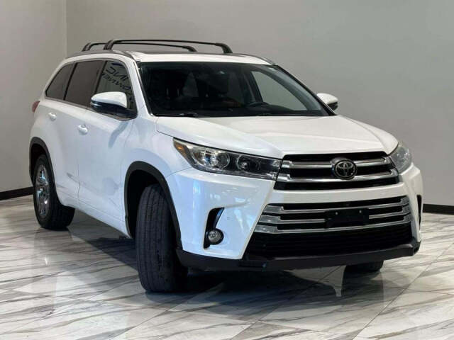 2017 Toyota Highlander for sale at IMD MOTORS, INC in Dallas, TX