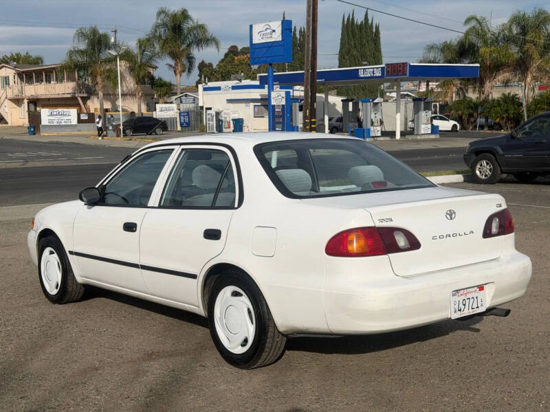 2000 Toyota Corolla