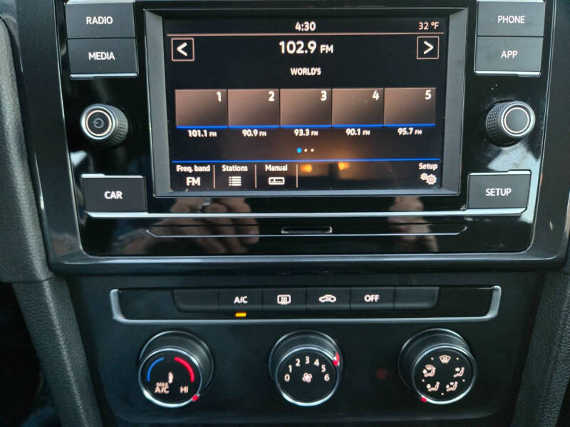 2018 Volkswagen Golf TSI S