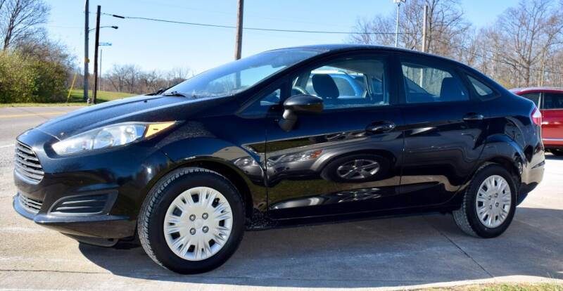 2015 Ford Fiesta for sale at PINNACLE ROAD AUTOMOTIVE LLC in Moraine OH