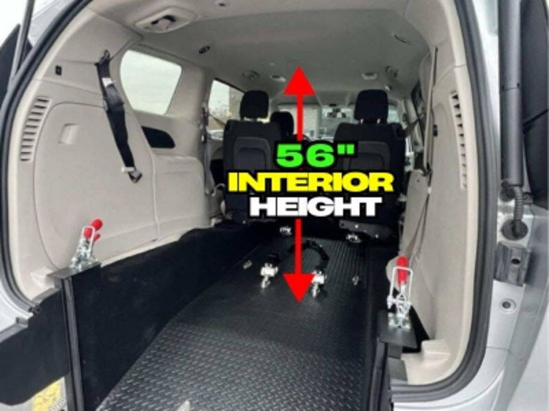 2022 Chrysler Voyager LX