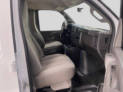 2025 Chevrolet Express 3500