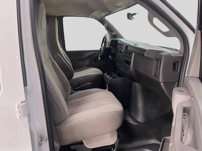 2025 Chevrolet Express 3500