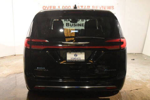 2024 Chrysler Pacifica Plug-In Hybrid Select
