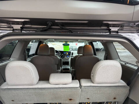 2016 Toyota Sienna XLE 8-Passenger