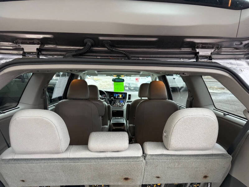 2016 Toyota Sienna XLE 8-Passenger