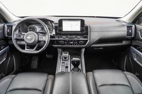 2023 Nissan Pathfinder SL