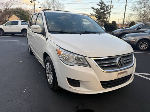 2012 Volkswagen Routan SE