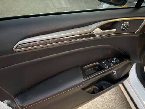 2017 Ford Fusion Hybrid SE