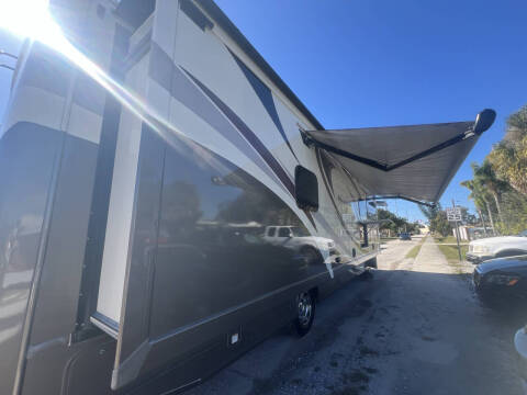 2019 Thor Motor Coach Hurricane