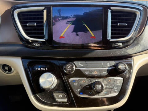 2017 Chrysler Pacifica Touring-L