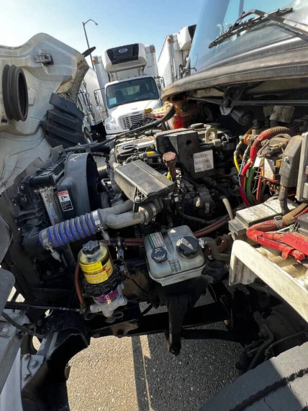 2021 Freightliner M2 106