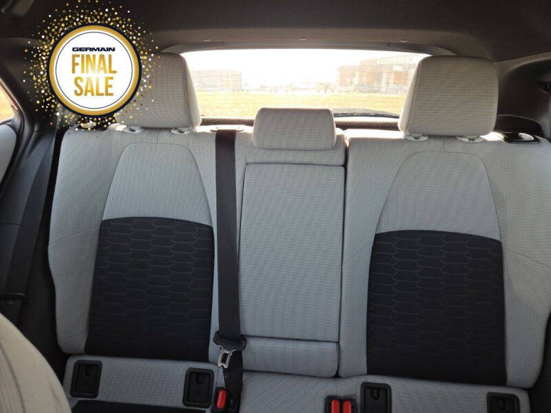 2025 Toyota Corolla Hatchback SE