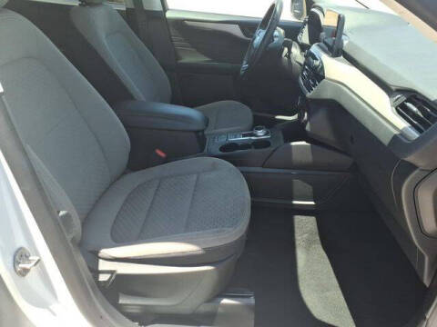 2022 Ford Escape Hybrid SE