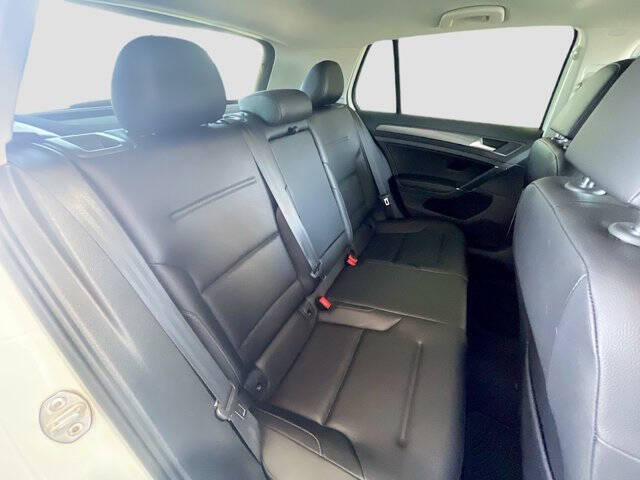 2018 Volkswagen Golf TSI SE