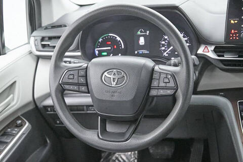 2024 Toyota Sienna LE 8-Passenger