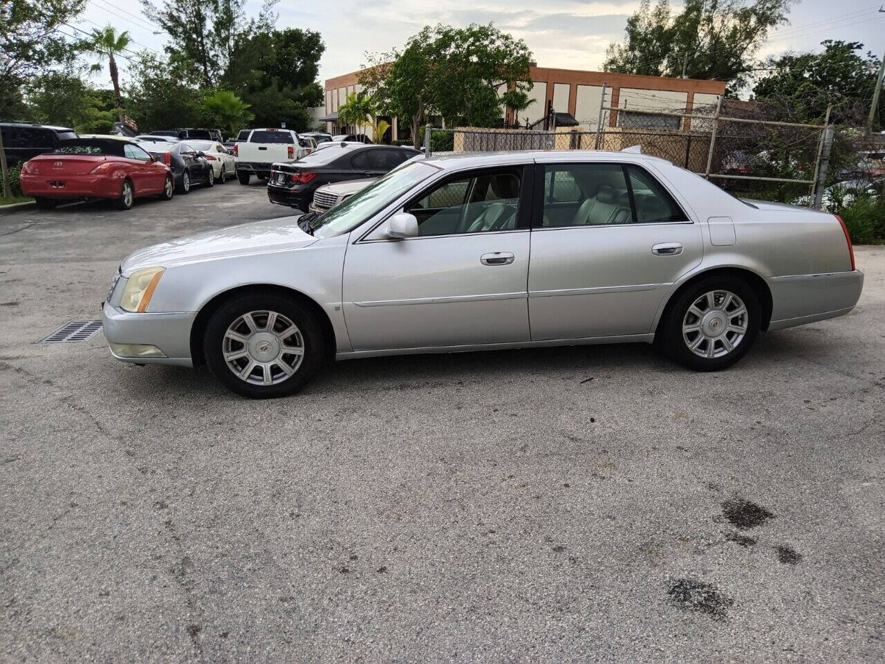2010 CADILLAC DTS Sedan - $6,950