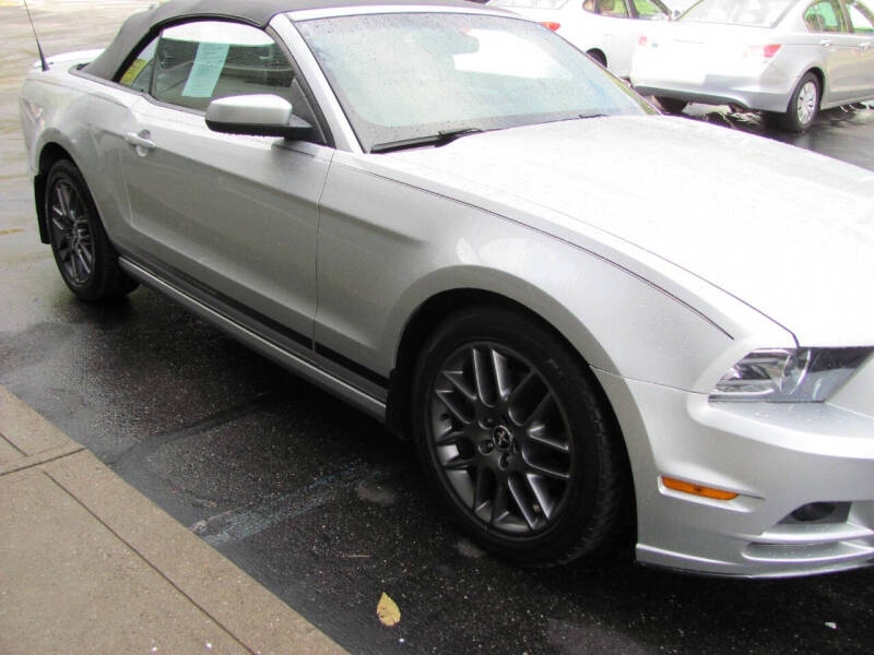 2013 Ford Mustang V6 Premium photo 10