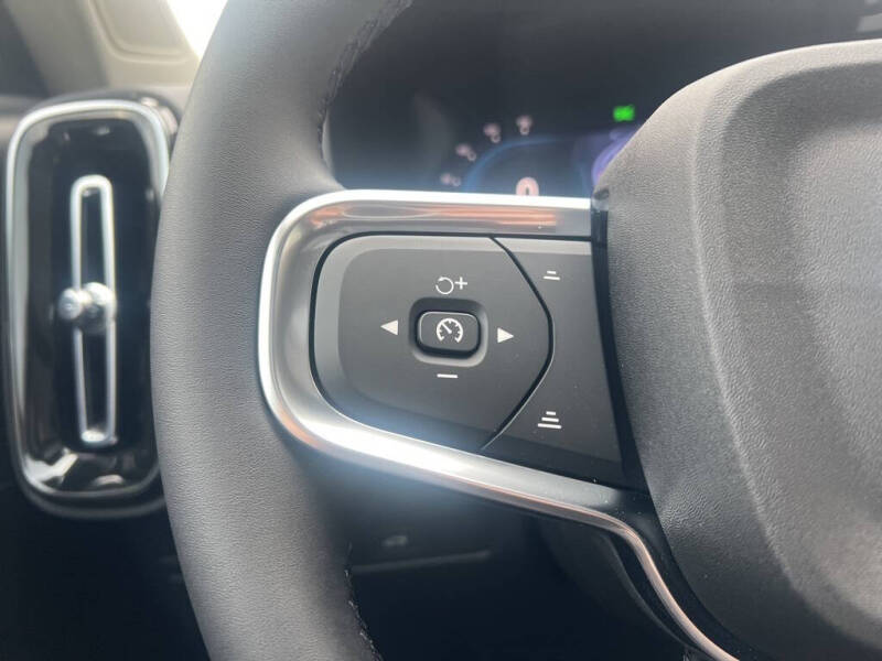 2025 Volvo XC40 B5 Ultra Dark Theme