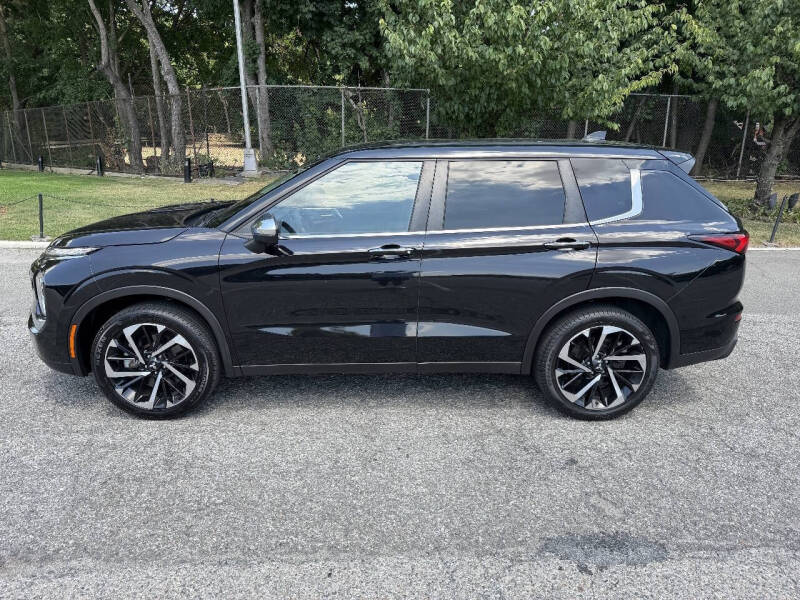 2022 Mitsubishi Outlander ES