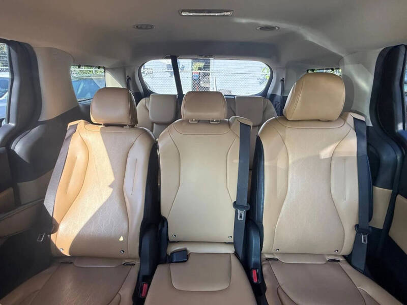 2022 Kia Carnival EX