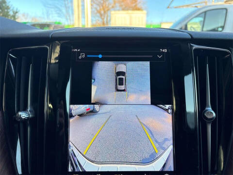 2024 Volvo XC60 B5 Plus Dark Theme