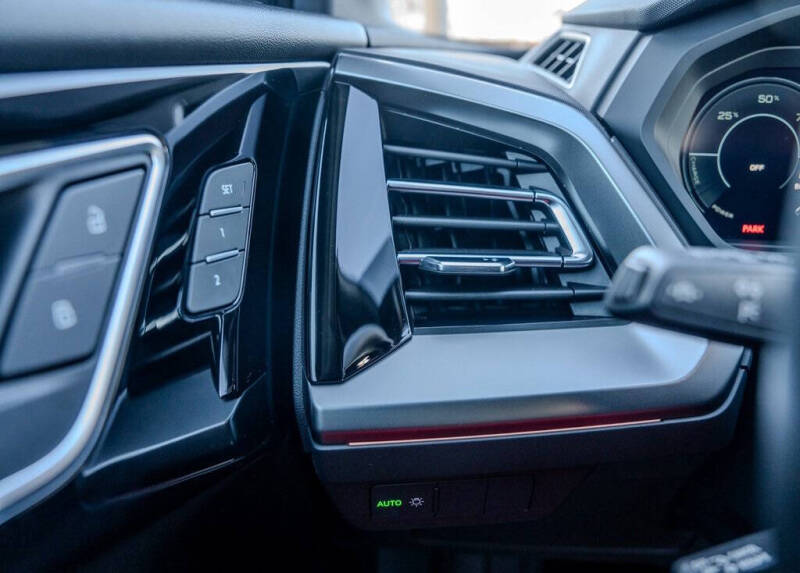 2024 Audi Q4 e-tron quattro Premium Plus 55