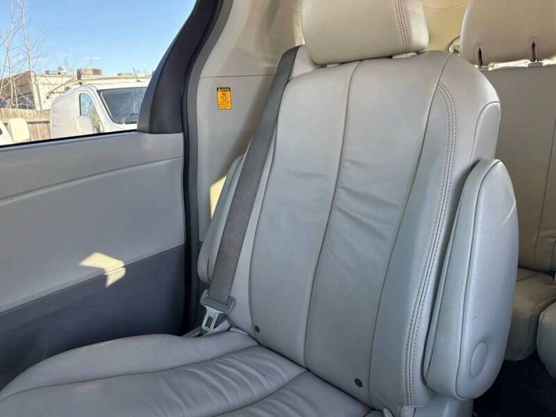 2012 Toyota Sienna Limited 7-Passenger