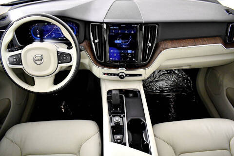 2022 Volvo XC60 B5 Momentum