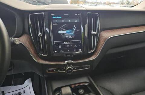 2022 Volvo XC60 B5 Momentum