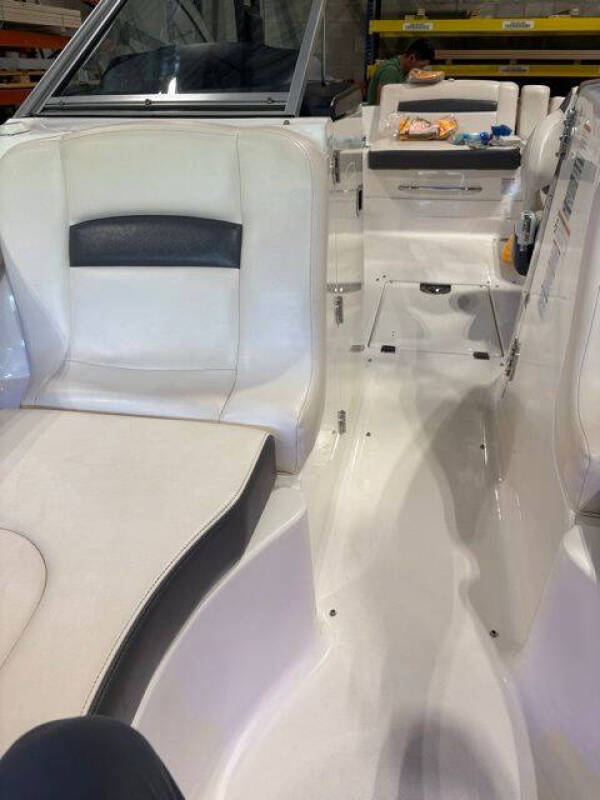 2018 Chaparral 244