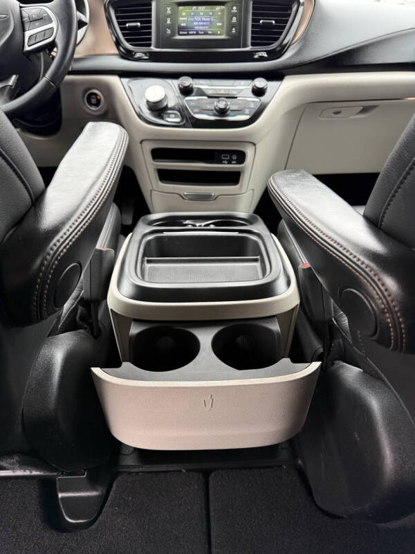 2017 Chrysler Pacifica Touring-L