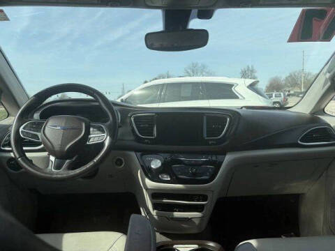 2017 Chrysler Pacifica Touring-L Plus