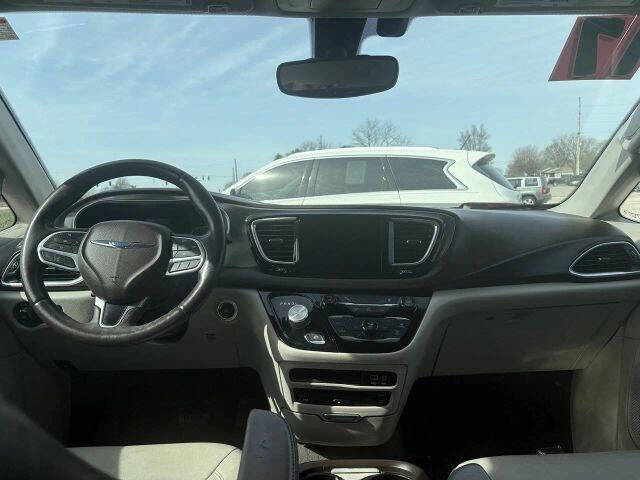 2017 Chrysler Pacifica Touring-L Plus