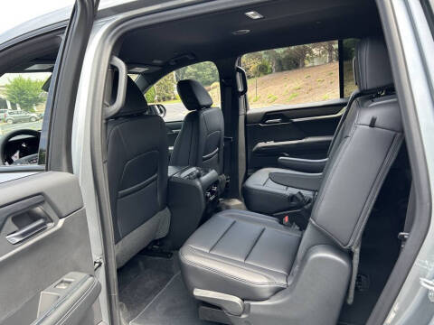 2025 GMC Acadia Elevation