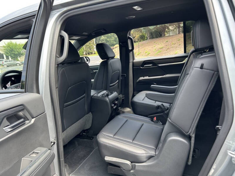 2025 GMC Acadia Elevation