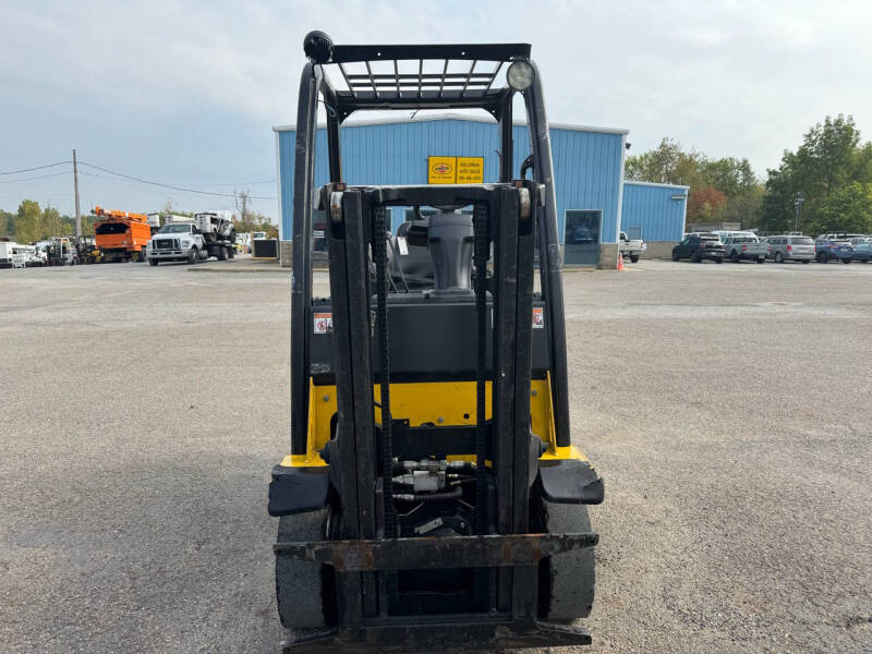 2015 Yale GLP030