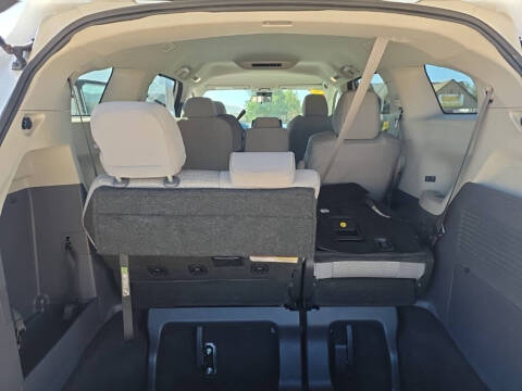 2023 Toyota Sienna LE 8-Passenger