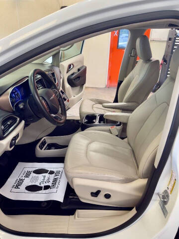 2017 Chrysler Pacifica Touring-L