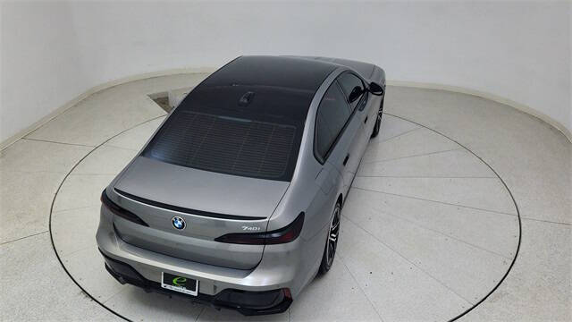 2023 BMW 7 Series 740i