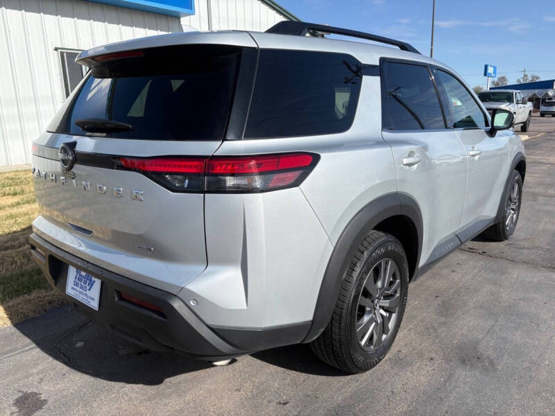 2025 Nissan Pathfinder SV