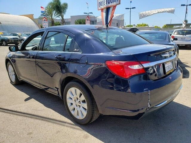 2013 Chrysler 200 LX