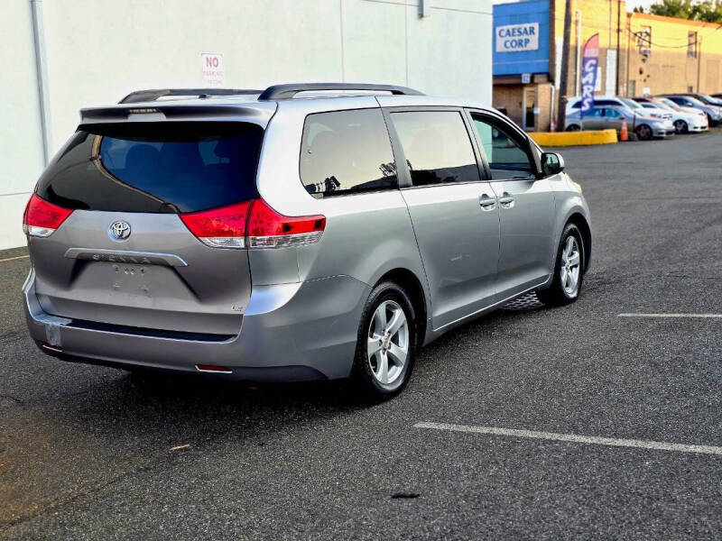 2011 Toyota Sienna LE 8-Passenger