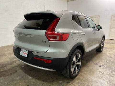 2025 Volvo XC40 B5 Plus Bright Theme