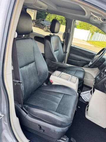 2015 Chrysler Town and Country Touring-L